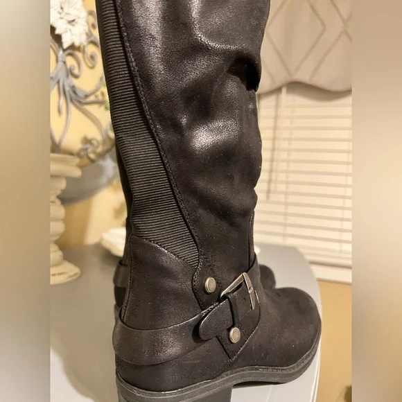 Women’s Tall Boots - Picture 3 of 9
